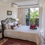 Diora Vila *